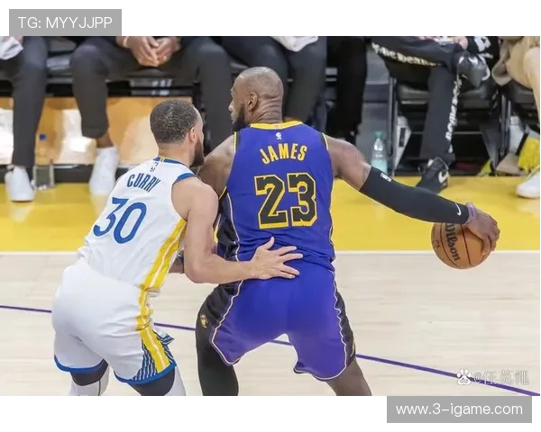 开拓者迎战勇士争夺季后赛席位 双方明星球员对决成焦点