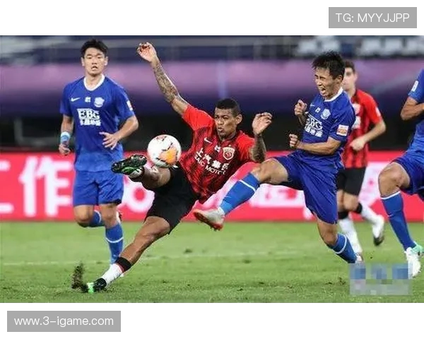 聚焦当代足球运动员成长历程与赛场风云故事深度解析与未来趋势展望