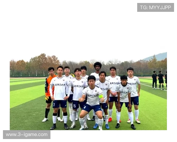 绿茵逐梦青春热血交锋展现团队精神与荣耀追求